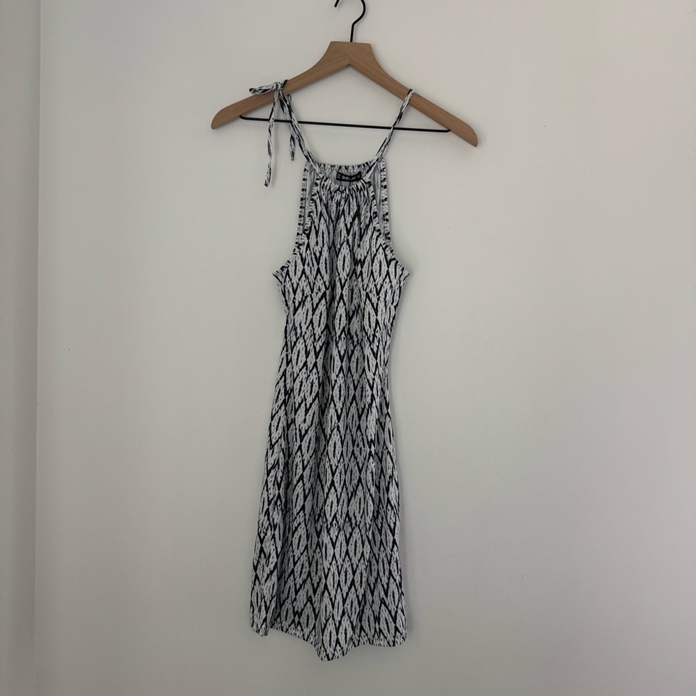 NWT Sheilay Patterned Black and White Short Summer Size Small